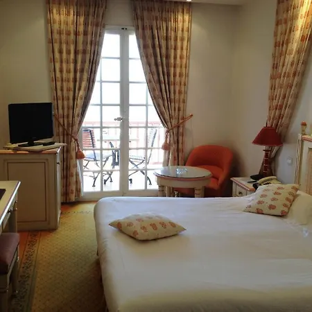 Otel Giraglia 4*
