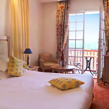 Otel Giraglia 4*